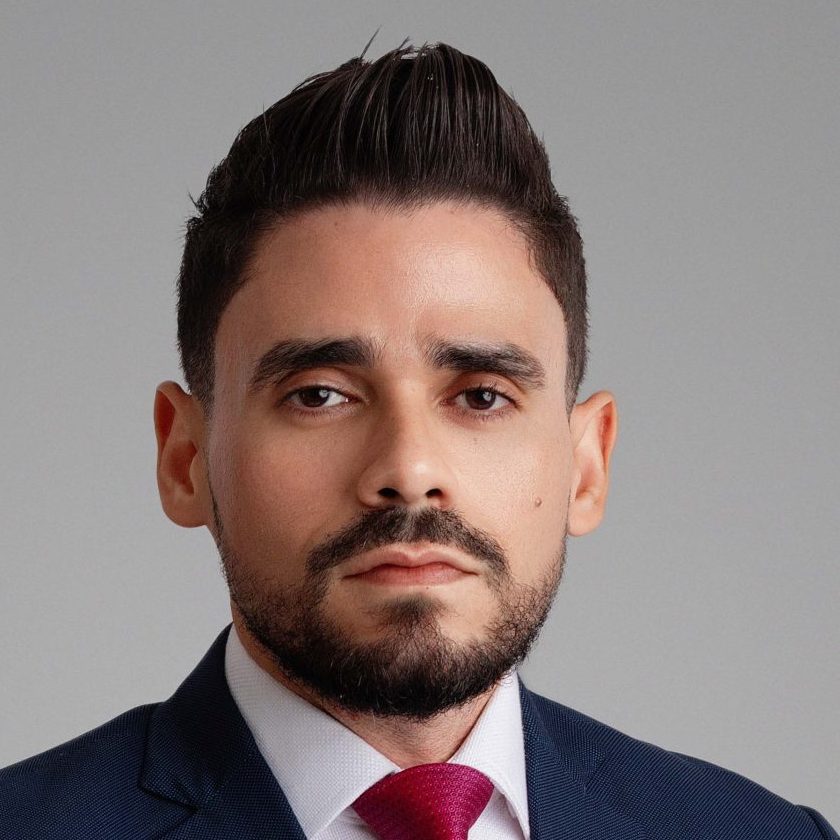 Sr. Robert S. Mustafá R